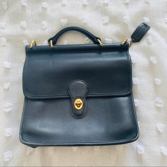 Coach Handbags - Vintage coach Willis purse black